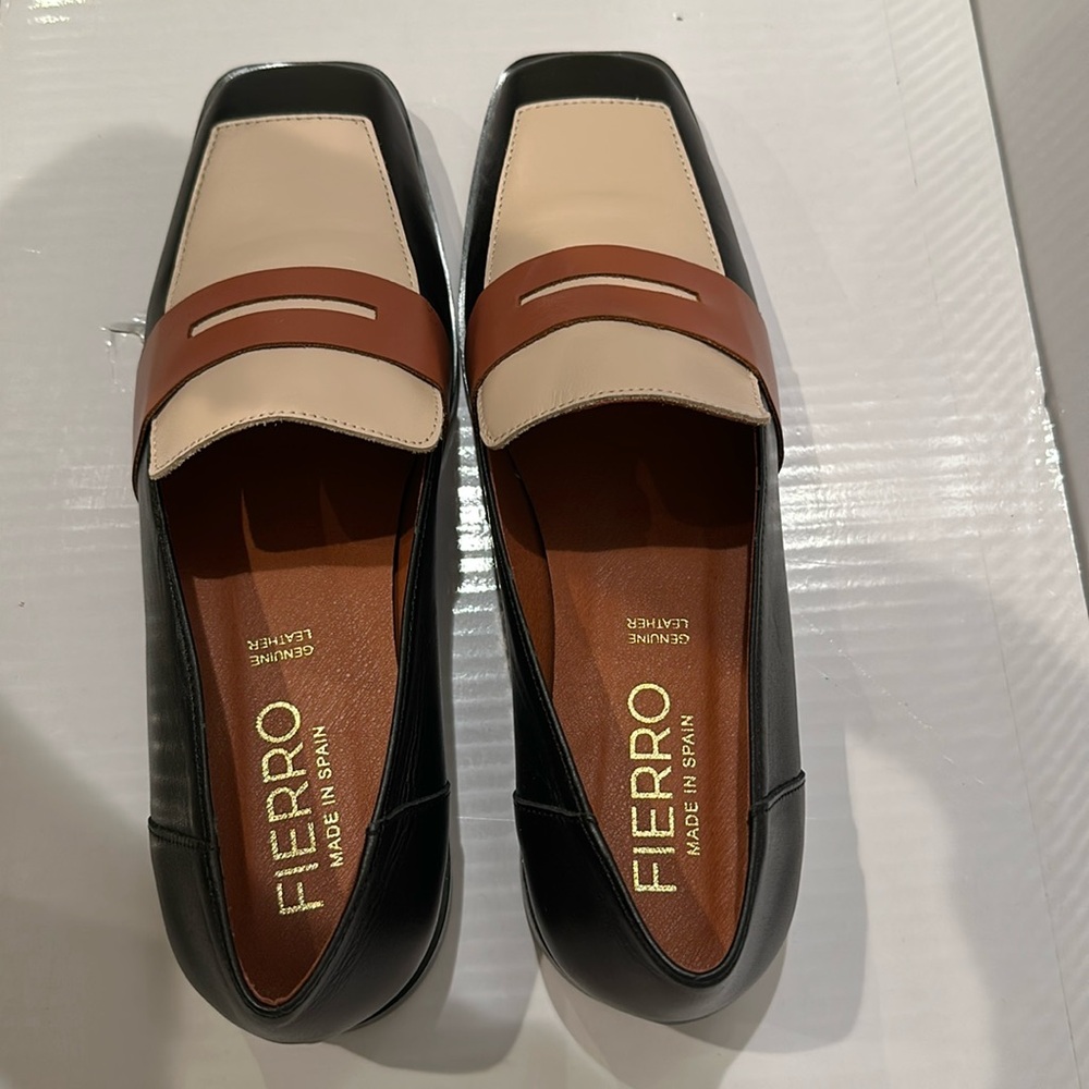 Beautiful  leather shoes. Sz40 brand new.